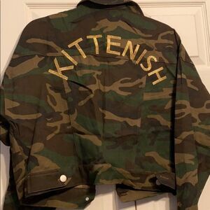 Kittenish in-doorsy girl semi cropped embroidered camouflage jean jacket NWOT M